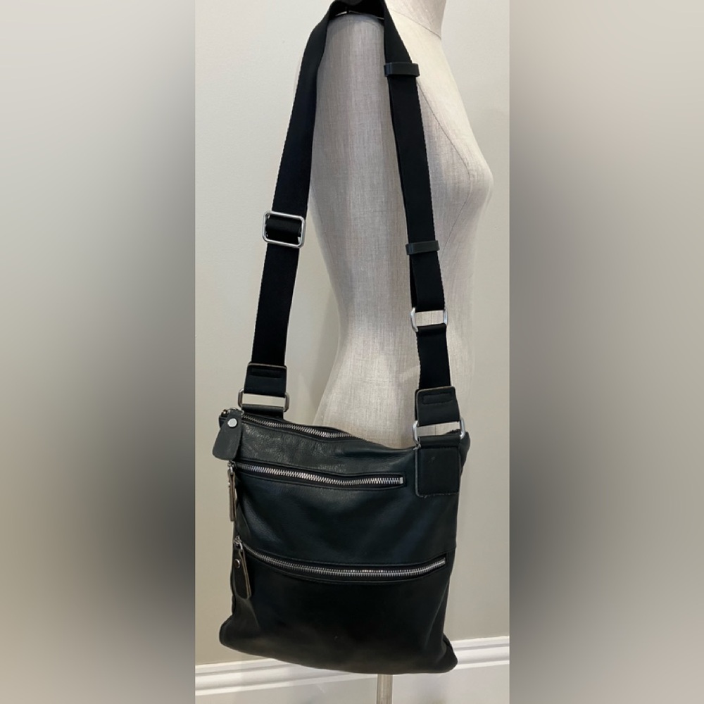 MARGOT BLACK LEATHER MESSENGER BAG